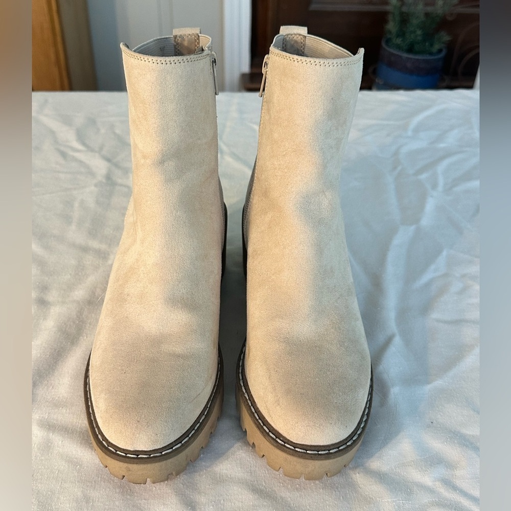 Falls Creek Women's Light Tan/Cream Suede Wedge Ankle Boots Sz 8